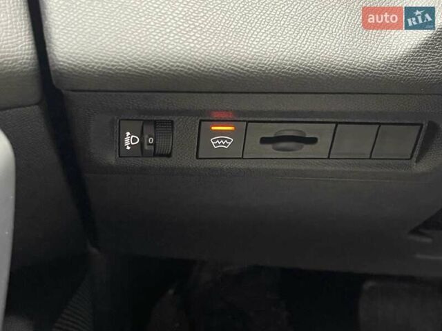 Белый Пежо 308, объемом двигателя 1.5 л и пробегом 8 тыс. км за 22000 $, фото 10 на Automoto.ua