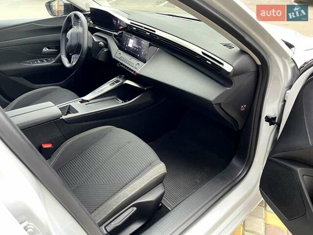 Белый Пежо 308, объемом двигателя 1.5 л и пробегом 8 тыс. км за 22000 $, фото 16 на Automoto.ua