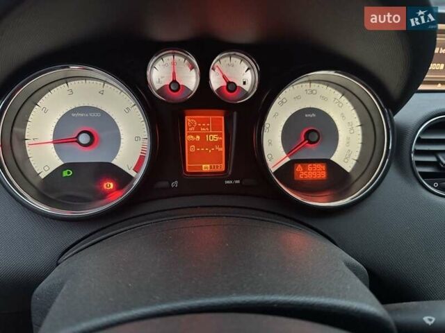 Белый Пежо 308, объемом двигателя 1.6 л и пробегом 259 тыс. км за 9500 $, фото 5 на Automoto.ua