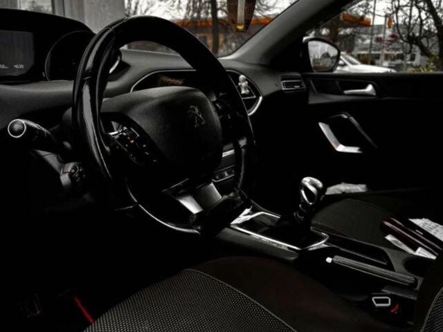 Белый Пежо 308, объемом двигателя 1.6 л и пробегом 270 тыс. км за 9200 $, фото 4 на Automoto.ua
