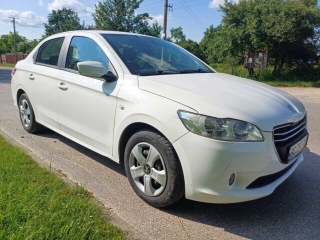 Белый Пежо 308, объемом двигателя 1.2 л и пробегом 230 тыс. км за 4599 $, фото 3 на Automoto.ua
