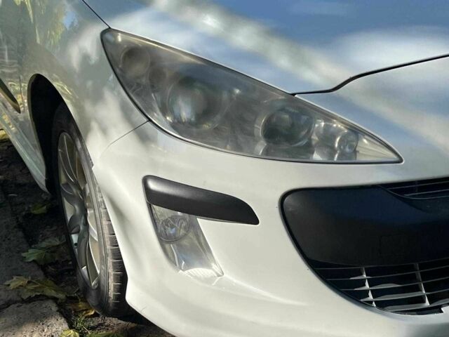 Белый Пежо 308, объемом двигателя 1.6 л и пробегом 280 тыс. км за 4890 $, фото 3 на Automoto.ua