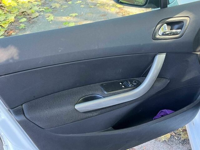 Белый Пежо 308, объемом двигателя 1.6 л и пробегом 280 тыс. км за 4890 $, фото 23 на Automoto.ua