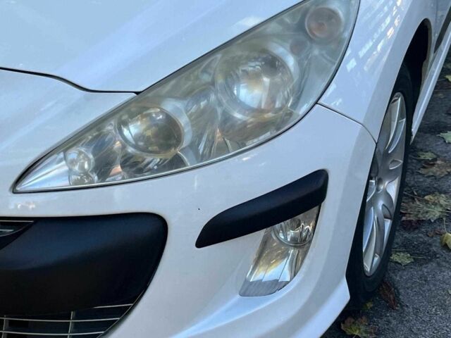 Белый Пежо 308, объемом двигателя 1.6 л и пробегом 280 тыс. км за 4890 $, фото 4 на Automoto.ua