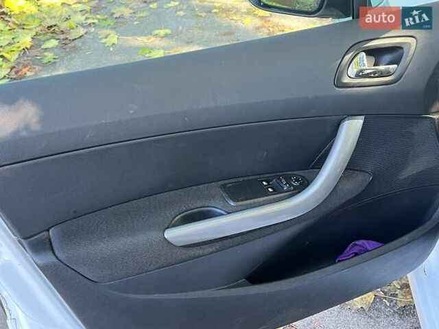 Белый Пежо 308, объемом двигателя 1.6 л и пробегом 280 тыс. км за 4890 $, фото 23 на Automoto.ua