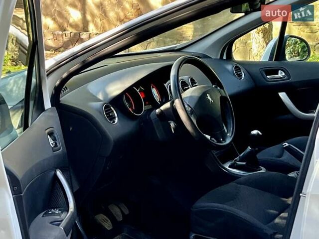 Білий Пежо 308, об'ємом двигуна 1.6 л та пробігом 220 тис. км за 4800 $, фото 10 на Automoto.ua