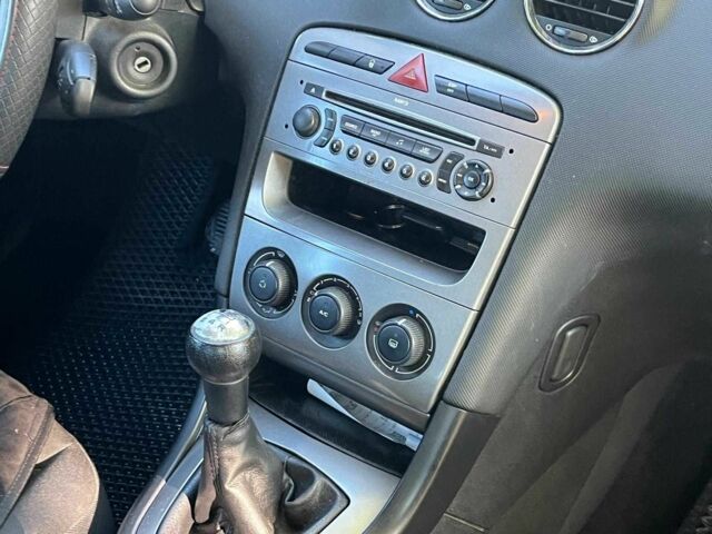 Белый Пежо 308, объемом двигателя 1.6 л и пробегом 280 тыс. км за 4890 $, фото 18 на Automoto.ua