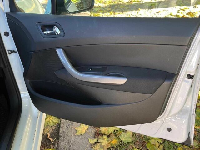 Белый Пежо 308, объемом двигателя 1.6 л и пробегом 280 тыс. км за 4890 $, фото 15 на Automoto.ua