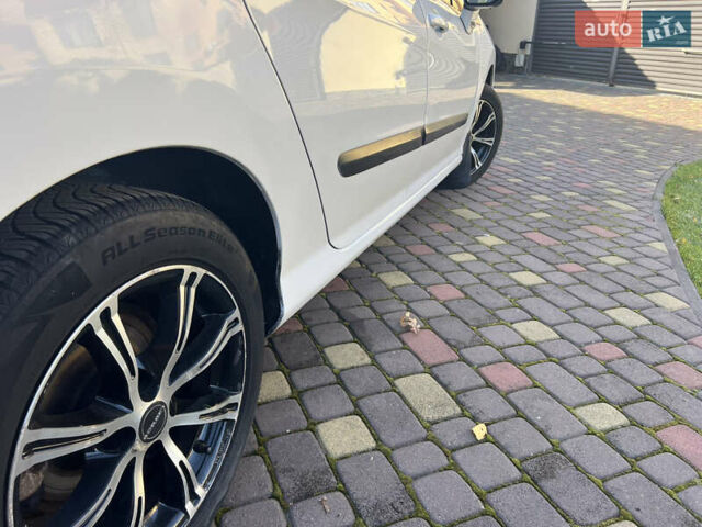 Білий Пежо 308, об'ємом двигуна 1.56 л та пробігом 321 тис. км за 4000 $, фото 17 на Automoto.ua