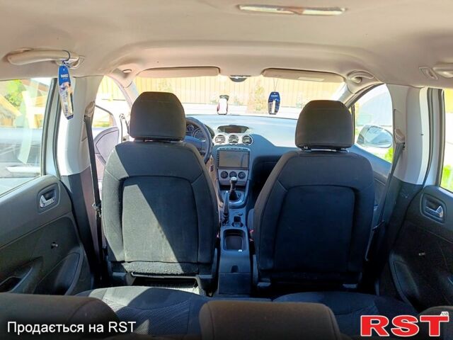 Белый Пежо 308, объемом двигателя 1.4 л и пробегом 0 тыс. км за 4000 $, фото 5 на Automoto.ua