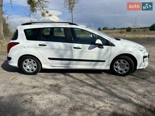 Белый Пежо 308, объемом двигателя 1.4 л и пробегом 196 тыс. км за 4100 $, фото 4 на Automoto.ua
