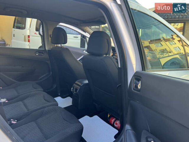 Білий Пежо 308, об'ємом двигуна 1.56 л та пробігом 321 тис. км за 4000 $, фото 48 на Automoto.ua