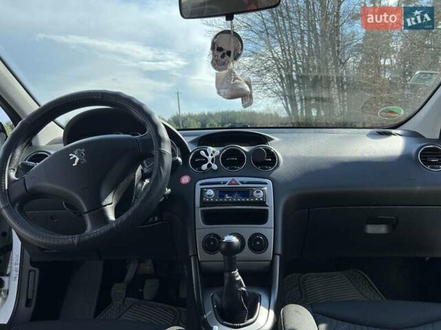 Белый Пежо 308, объемом двигателя 1.4 л и пробегом 196 тыс. км за 4100 $, фото 8 на Automoto.ua