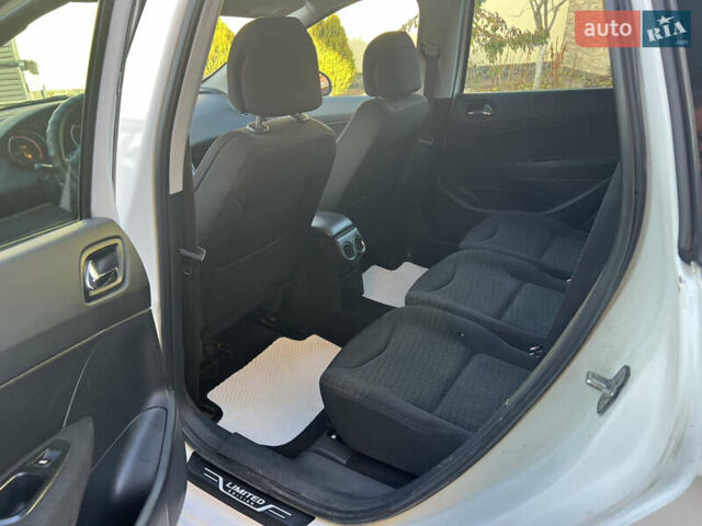 Білий Пежо 308, об'ємом двигуна 1.56 л та пробігом 321 тис. км за 4000 $, фото 45 на Automoto.ua