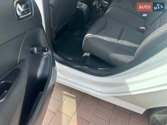 Білий Пежо 308, об'ємом двигуна 1.4 л та пробігом 141 тис. км за 5149 $, фото 20 на Automoto.ua