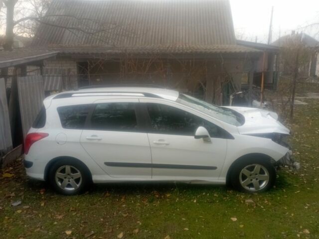 Белый Пежо 308, объемом двигателя 1.6 л и пробегом 249 тыс. км за 3000 $, фото 1 на Automoto.ua