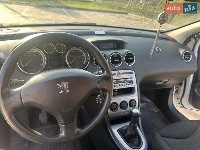 Белый Пежо 308, объемом двигателя 1.6 л и пробегом 230 тыс. км за 4800 $, фото 5 на Automoto.ua