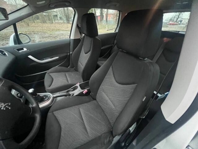 Белый Пежо 308, объемом двигателя 0 л и пробегом 220 тыс. км за 3800 $, фото 11 на Automoto.ua