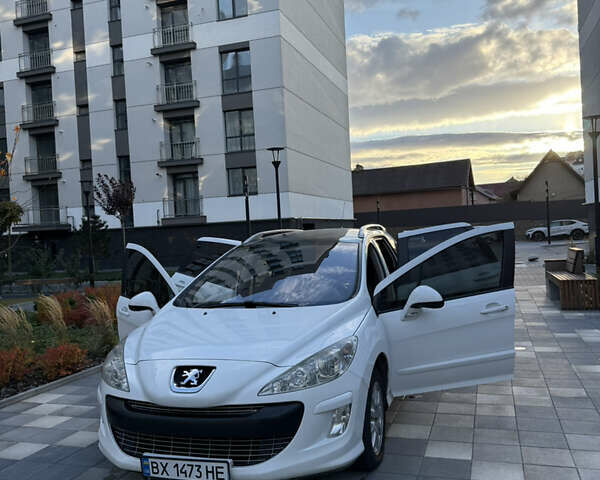 Белый Пежо 308, объемом двигателя 2 л и пробегом 272 тыс. км за 5500 $, фото 3 на Automoto.ua