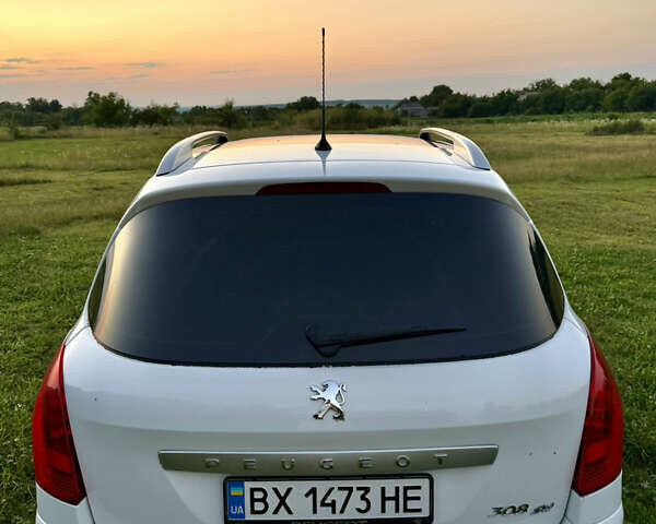 Белый Пежо 308, объемом двигателя 2 л и пробегом 272 тыс. км за 5600 $, фото 4 на Automoto.ua