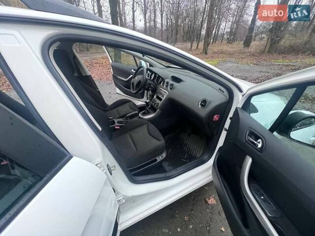 Белый Пежо 308, объемом двигателя 1.6 л и пробегом 224 тыс. км за 3900 $, фото 12 на Automoto.ua