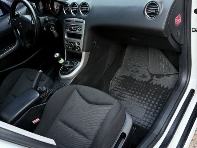 Белый Пежо 308, объемом двигателя 1.6 л и пробегом 234 тыс. км за 5900 $, фото 11 на Automoto.ua