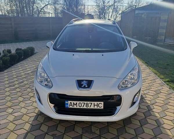 Білий Пежо 308, об'ємом двигуна 1.56 л та пробігом 247 тис. км за 6000 $, фото 4 на Automoto.ua