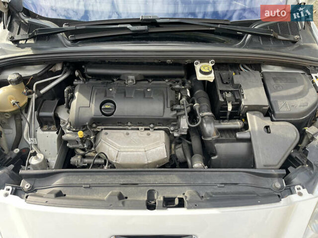 Білий Пежо 308, об'ємом двигуна 1.6 л та пробігом 149 тис. км за 6500 $, фото 5 на Automoto.ua