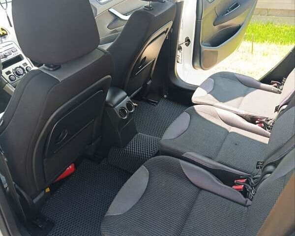 Білий Пежо 308, об'ємом двигуна 1.56 л та пробігом 247 тис. км за 6000 $, фото 7 на Automoto.ua
