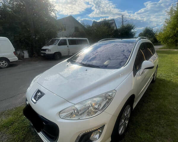 Білий Пежо 308, об'ємом двигуна 1.6 л та пробігом 149 тис. км за 6500 $, фото 1 на Automoto.ua