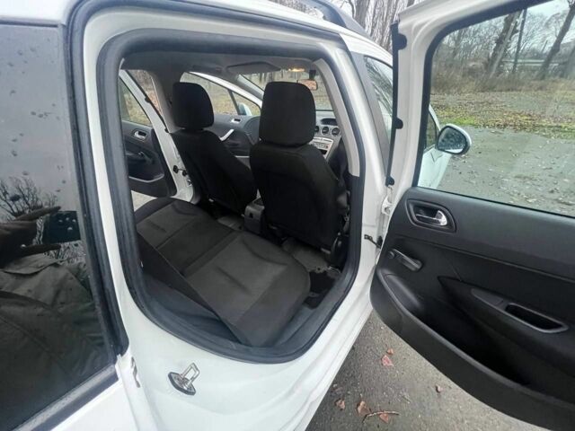 Белый Пежо 308, объемом двигателя 0 л и пробегом 220 тыс. км за 3800 $, фото 14 на Automoto.ua