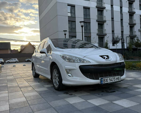Белый Пежо 308, объемом двигателя 2 л и пробегом 272 тыс. км за 5500 $, фото 1 на Automoto.ua