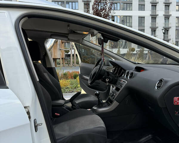 Белый Пежо 308, объемом двигателя 2 л и пробегом 272 тыс. км за 5500 $, фото 10 на Automoto.ua