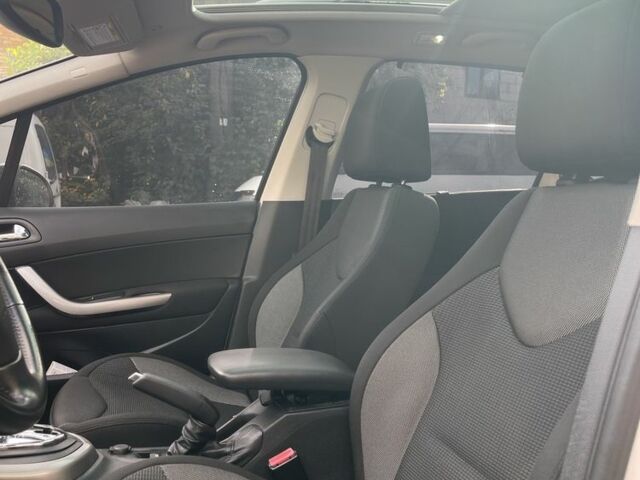 Білий Пежо 308, об'ємом двигуна 1.6 л та пробігом 148 тис. км за 6800 $, фото 5 на Automoto.ua