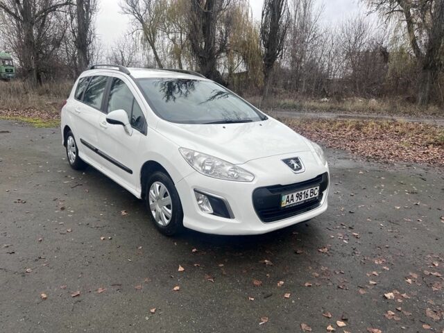 Белый Пежо 308, объемом двигателя 0 л и пробегом 220 тыс. км за 3800 $, фото 2 на Automoto.ua
