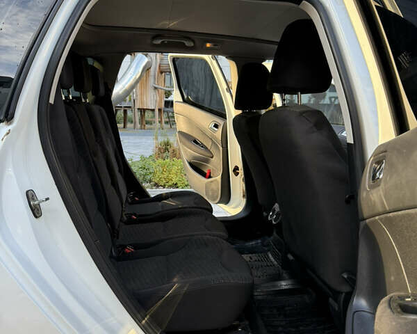 Белый Пежо 308, объемом двигателя 2 л и пробегом 272 тыс. км за 5500 $, фото 9 на Automoto.ua