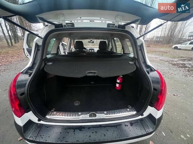 Белый Пежо 308, объемом двигателя 1.6 л и пробегом 224 тыс. км за 3900 $, фото 8 на Automoto.ua