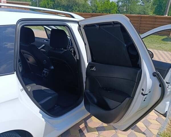 Білий Пежо 308, об'ємом двигуна 1.56 л та пробігом 247 тис. км за 6000 $, фото 10 на Automoto.ua