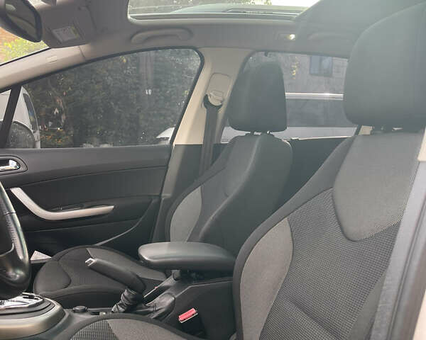 Білий Пежо 308, об'ємом двигуна 1.6 л та пробігом 149 тис. км за 6500 $, фото 9 на Automoto.ua