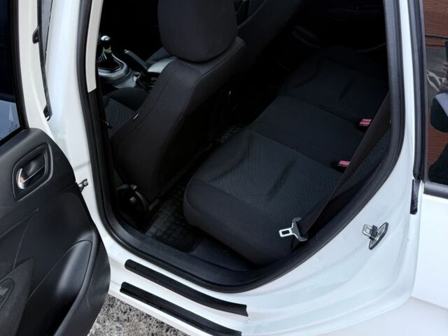 Белый Пежо 308, объемом двигателя 1.6 л и пробегом 234 тыс. км за 5900 $, фото 12 на Automoto.ua