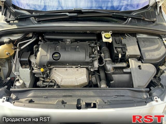 Білий Пежо 308, об'ємом двигуна 1.6 л та пробігом 145 тис. км за 6800 $, фото 6 на Automoto.ua