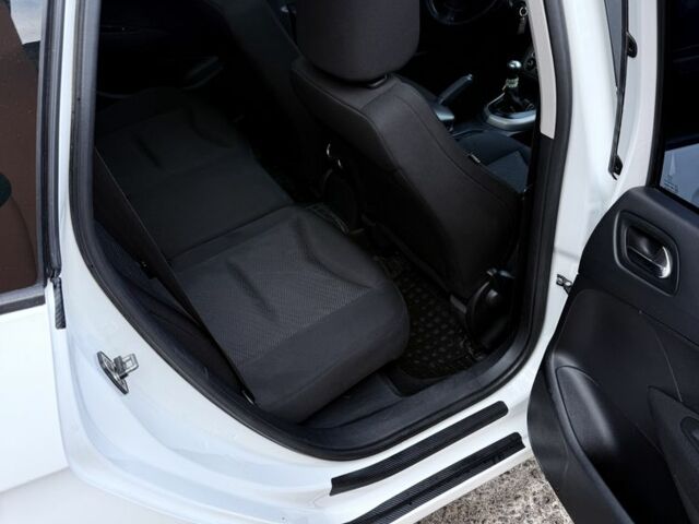 Белый Пежо 308, объемом двигателя 1.6 л и пробегом 234 тыс. км за 5900 $, фото 13 на Automoto.ua