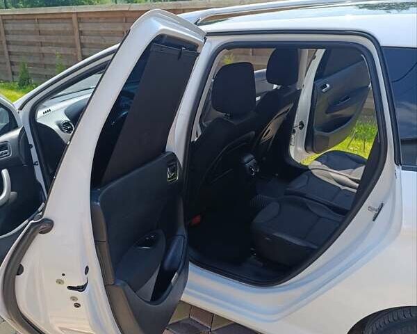 Білий Пежо 308, об'ємом двигуна 1.56 л та пробігом 247 тис. км за 6000 $, фото 6 на Automoto.ua