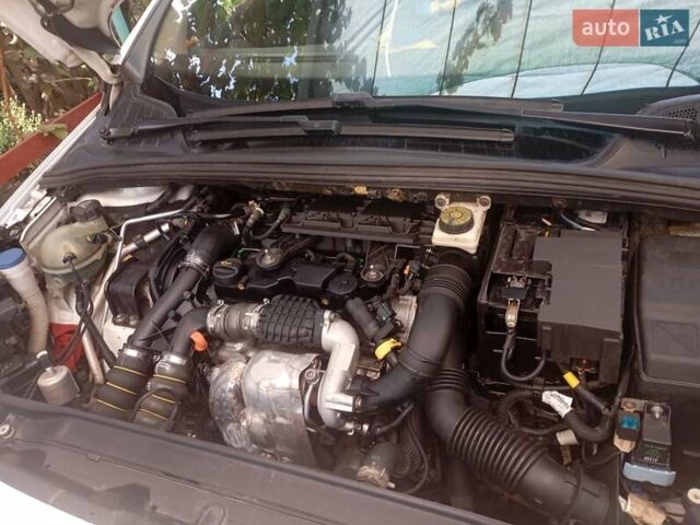 Белый Пежо 308, объемом двигателя 1.61 л и пробегом 230 тыс. км за 6600 $, фото 7 на Automoto.ua