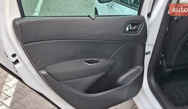 Білий Пежо 308, об'ємом двигуна 1.6 л та пробігом 246 тис. км за 6800 $, фото 15 на Automoto.ua