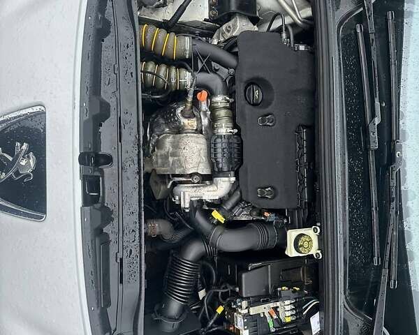 Белый Пежо 308, объемом двигателя 1.56 л и пробегом 226 тыс. км за 5100 $, фото 12 на Automoto.ua