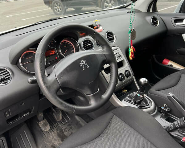 Белый Пежо 308, объемом двигателя 1.6 л и пробегом 243 тыс. км за 5400 $, фото 9 на Automoto.ua