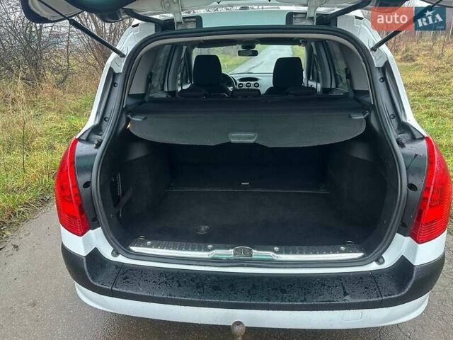 Белый Пежо 308, объемом двигателя 1.56 л и пробегом 226 тыс. км за 5100 $, фото 11 на Automoto.ua