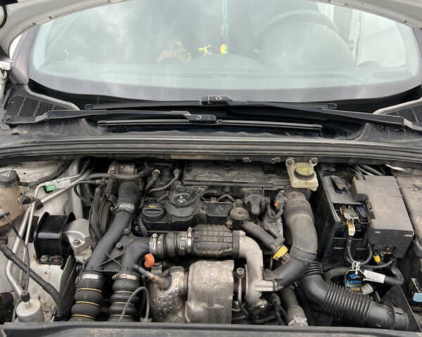 Белый Пежо 308, объемом двигателя 1.6 л и пробегом 243 тыс. км за 5400 $, фото 17 на Automoto.ua