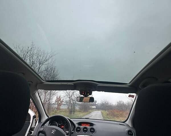 Белый Пежо 308, объемом двигателя 1.56 л и пробегом 226 тыс. км за 5100 $, фото 5 на Automoto.ua